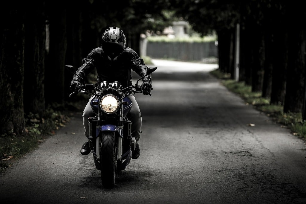 Voyager à moto : les meilleures destinations pour les motards